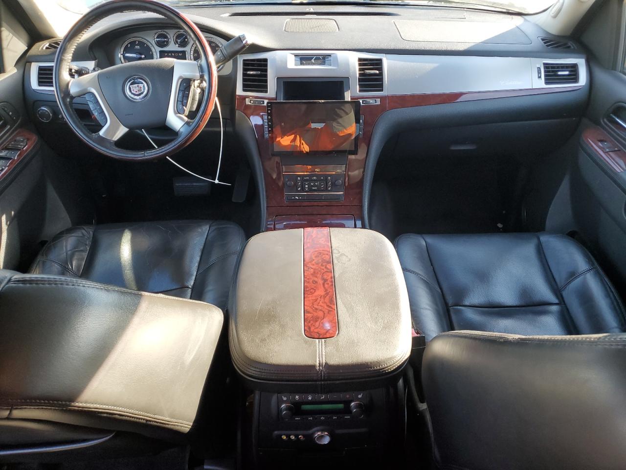 Cadillac Escalade Luxury Image 8