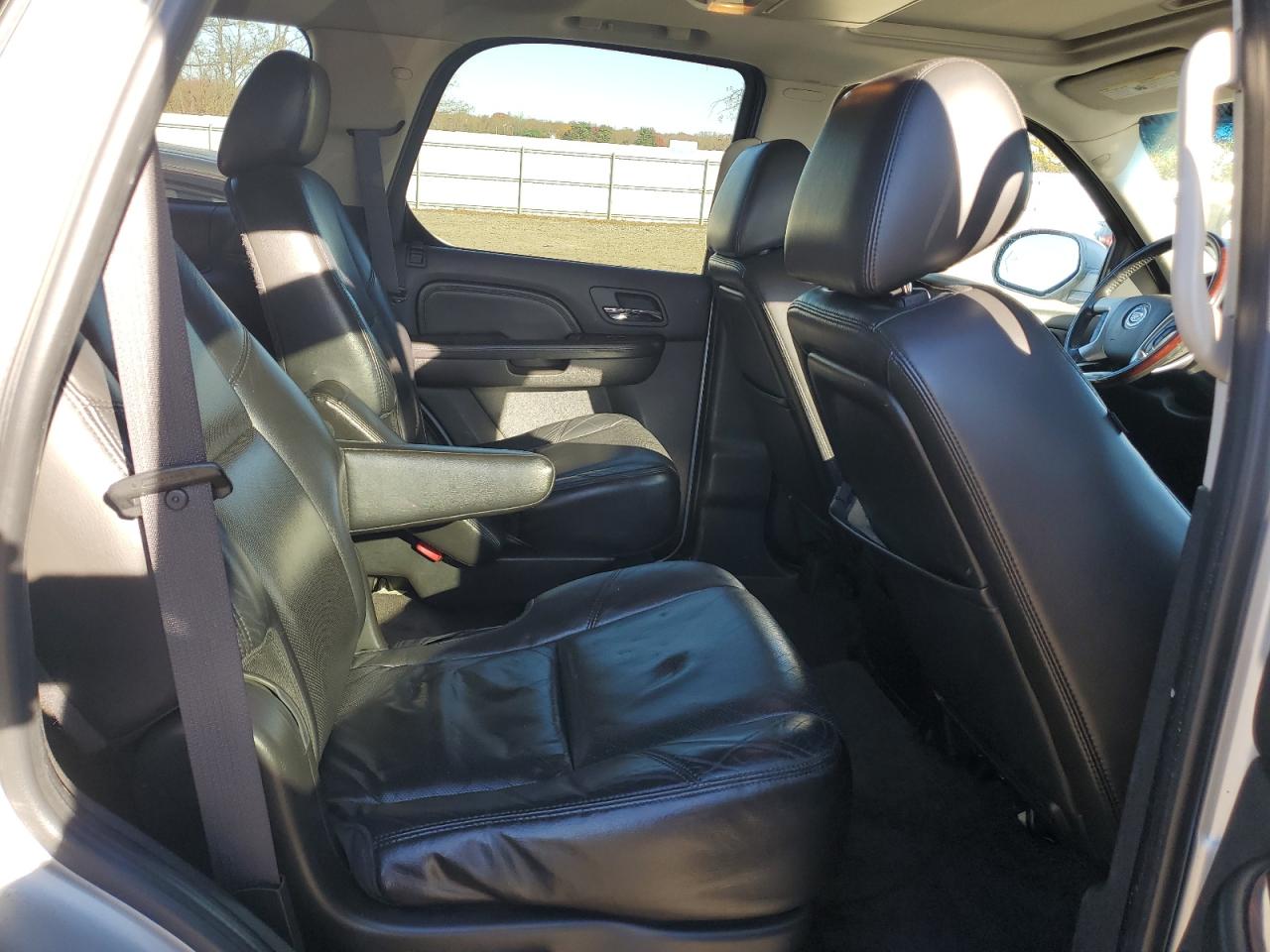 Cadillac Escalade Luxury Image 10