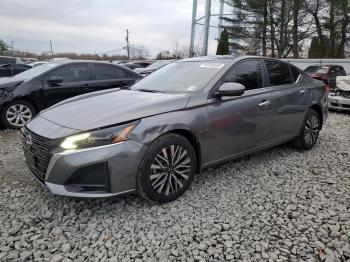  Salvage Nissan Altima