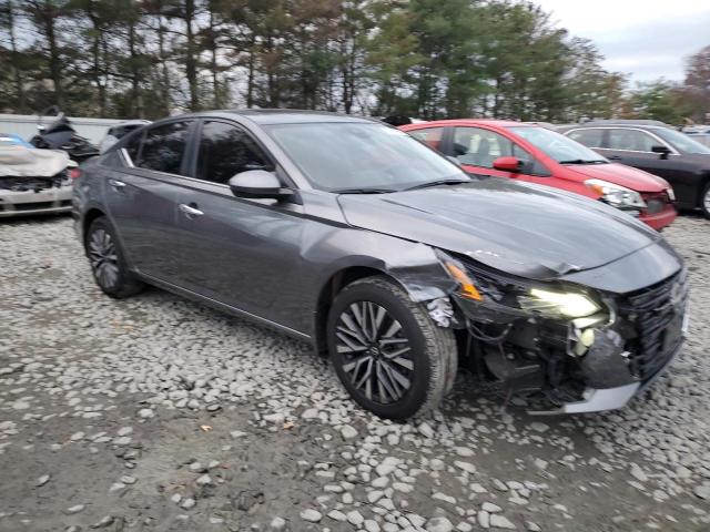 Nissan Altima Sv Image 2