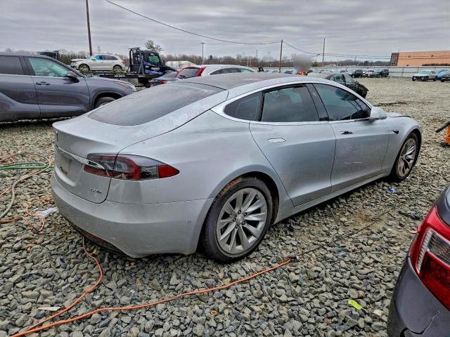 Tesla Model S Image 5
