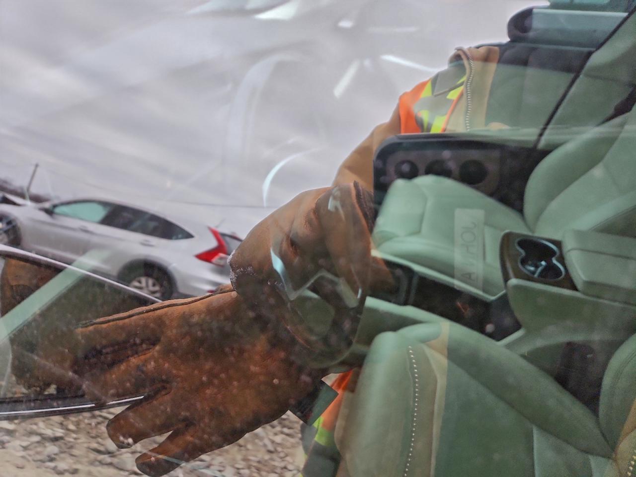 Tesla Model S Image 8