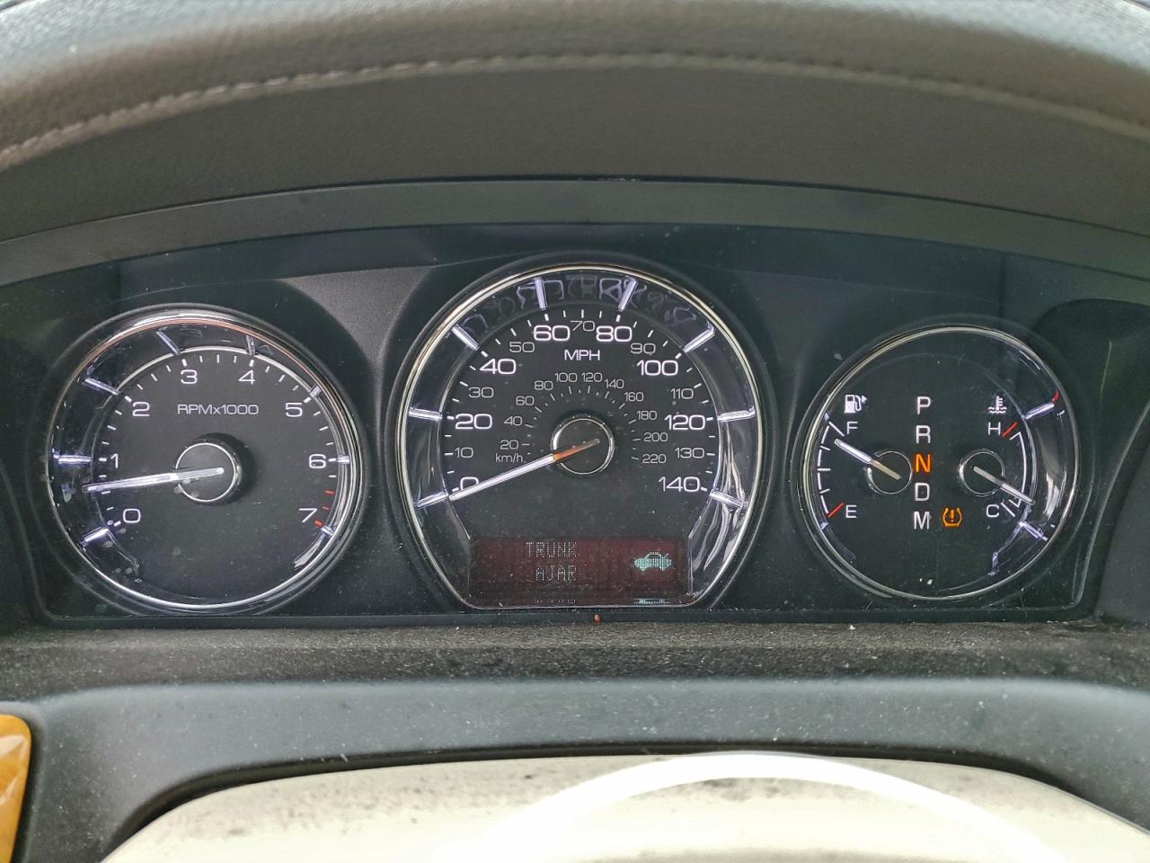 Lincoln MKS Image 11