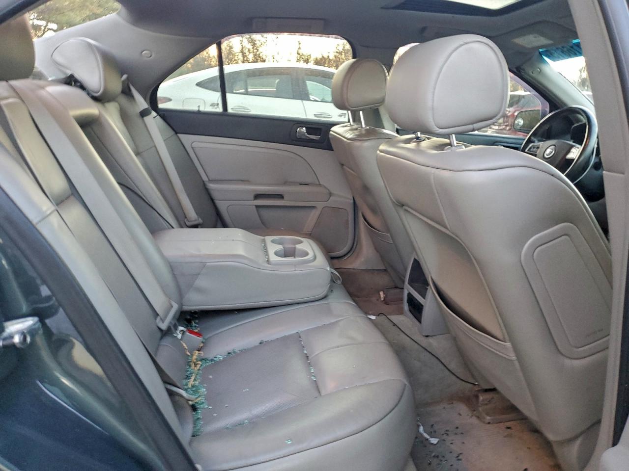 Cadillac STS Image 10