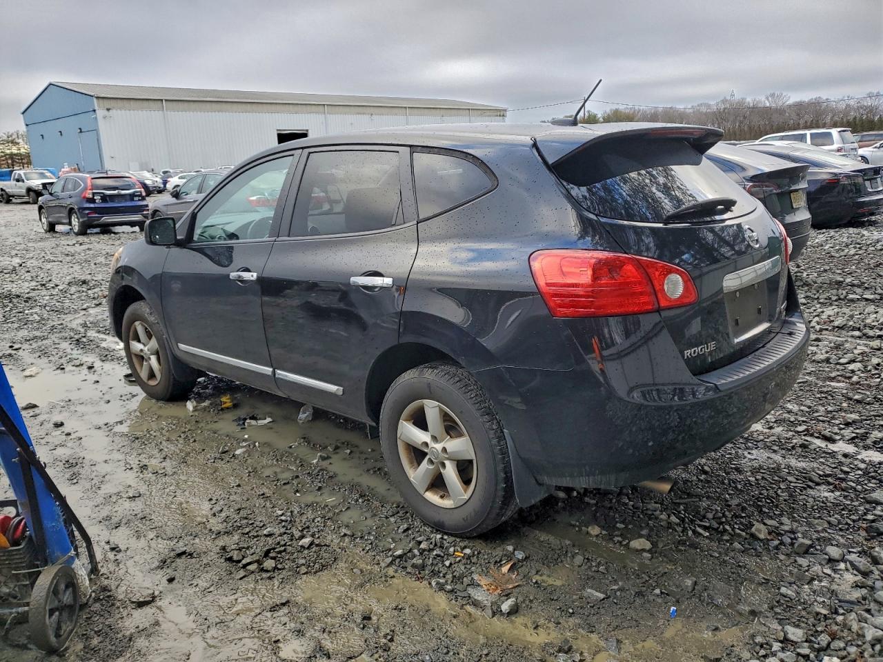 Nissan Rogue S Image 2