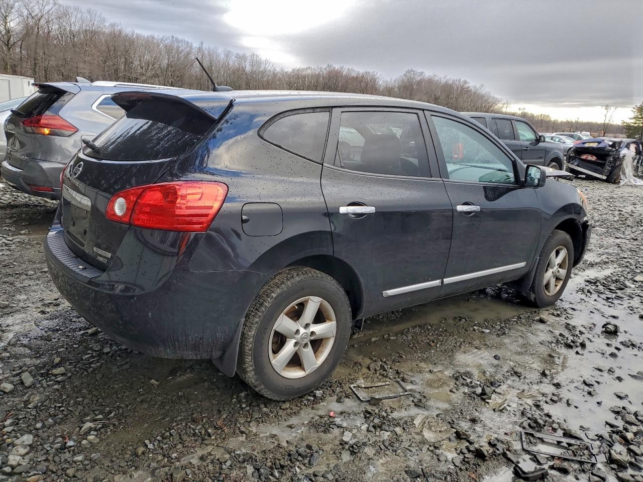 Nissan Rogue S Image 3