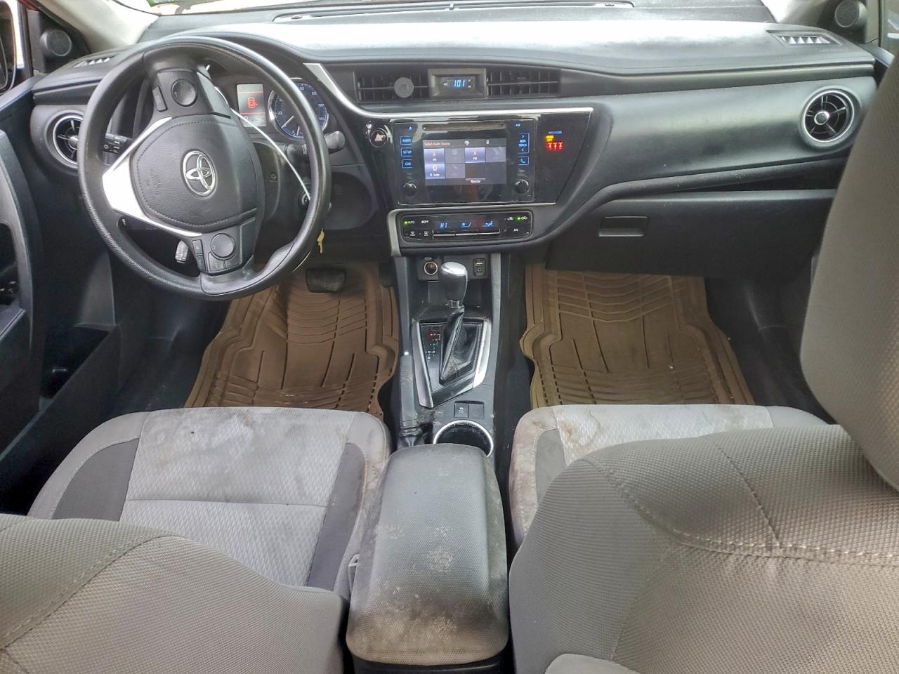 Toyota Corolla L Image 3