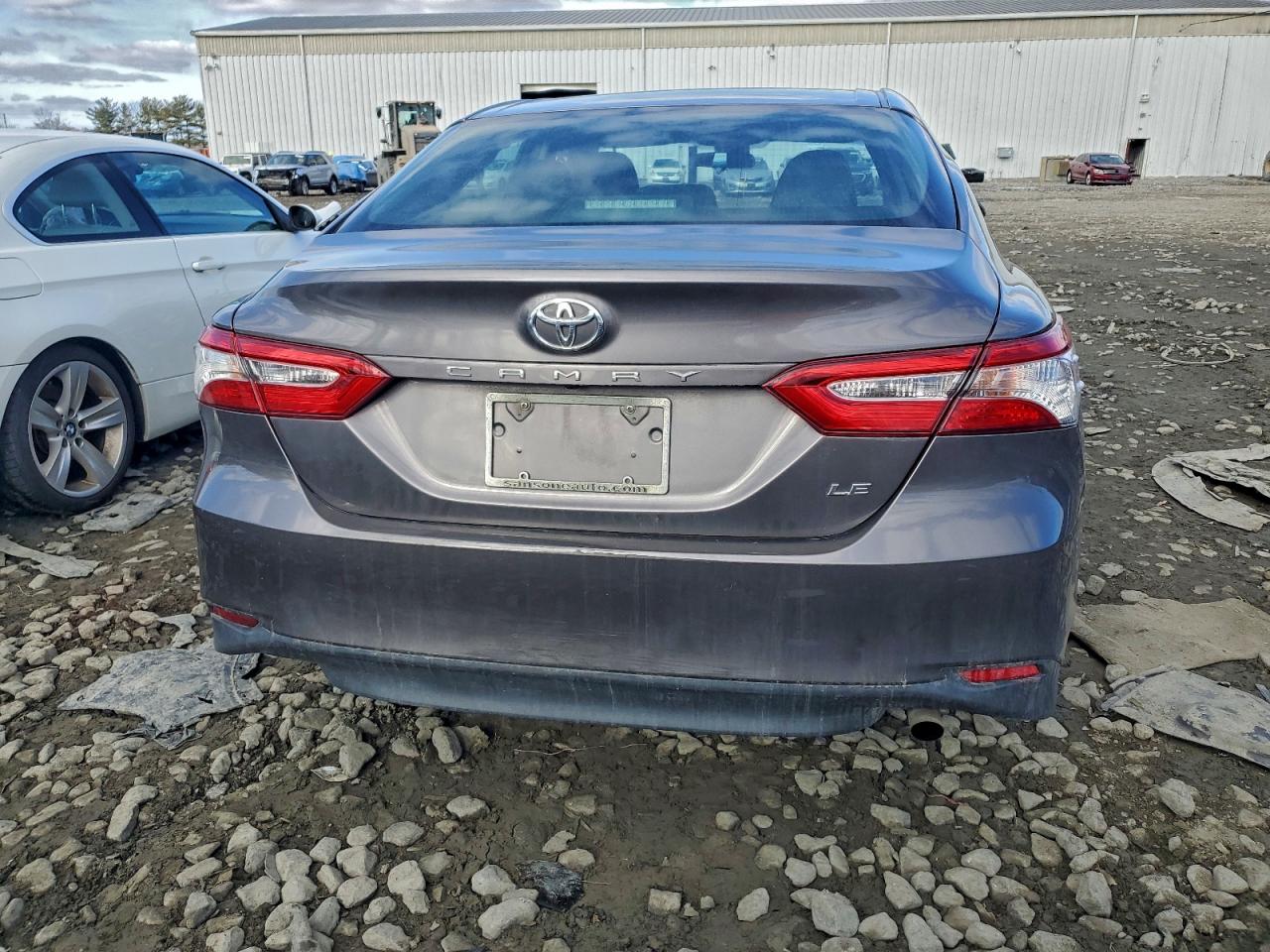 Toyota Camry L Image 8