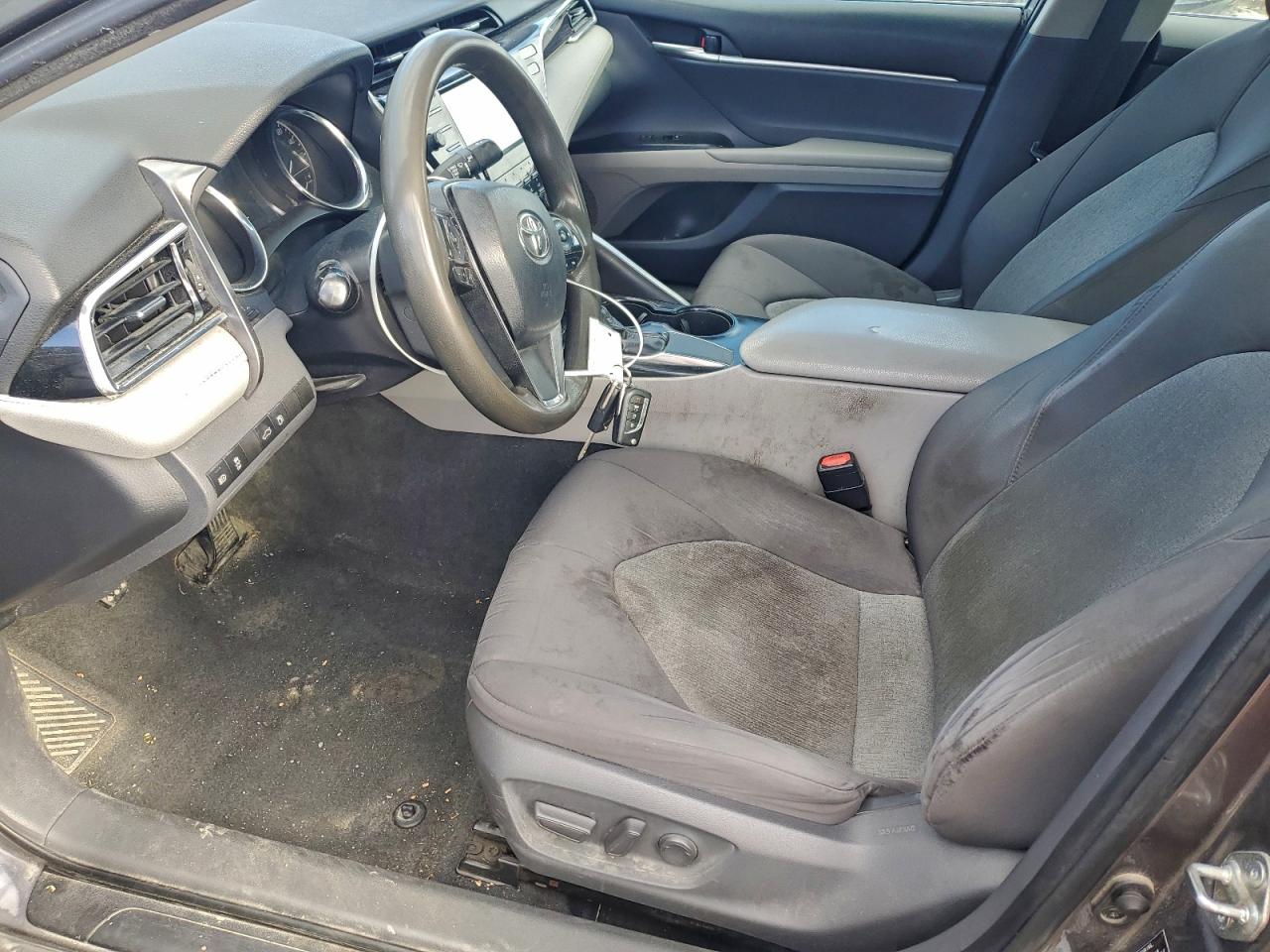 Toyota Camry L Image 3