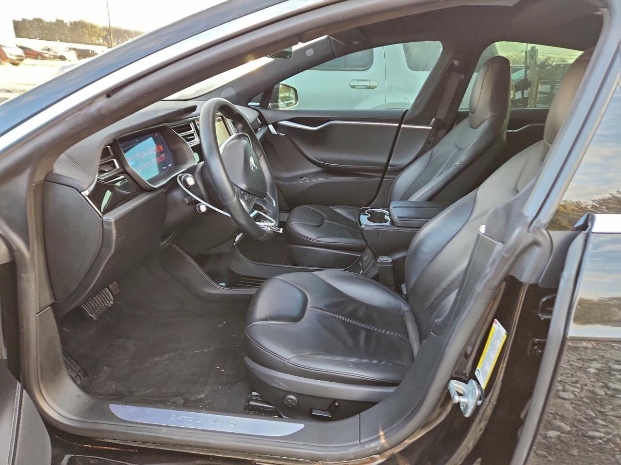 Tesla Model S Image 11