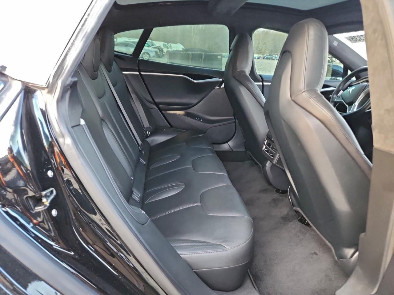 Tesla Model S Image 8