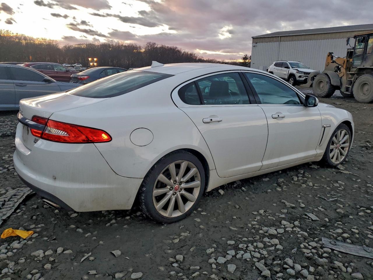 Jaguar XF Image 12