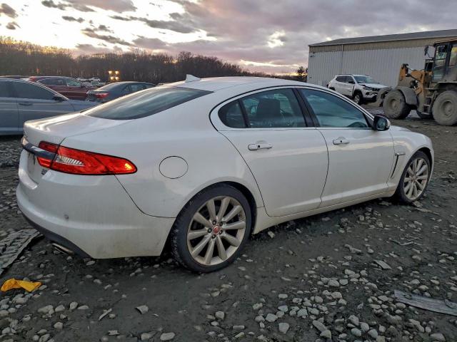 Jaguar XF Image 12