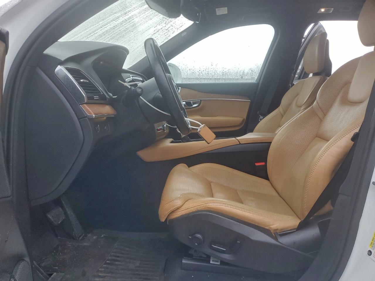 Volvo XC90 T6 Image 2