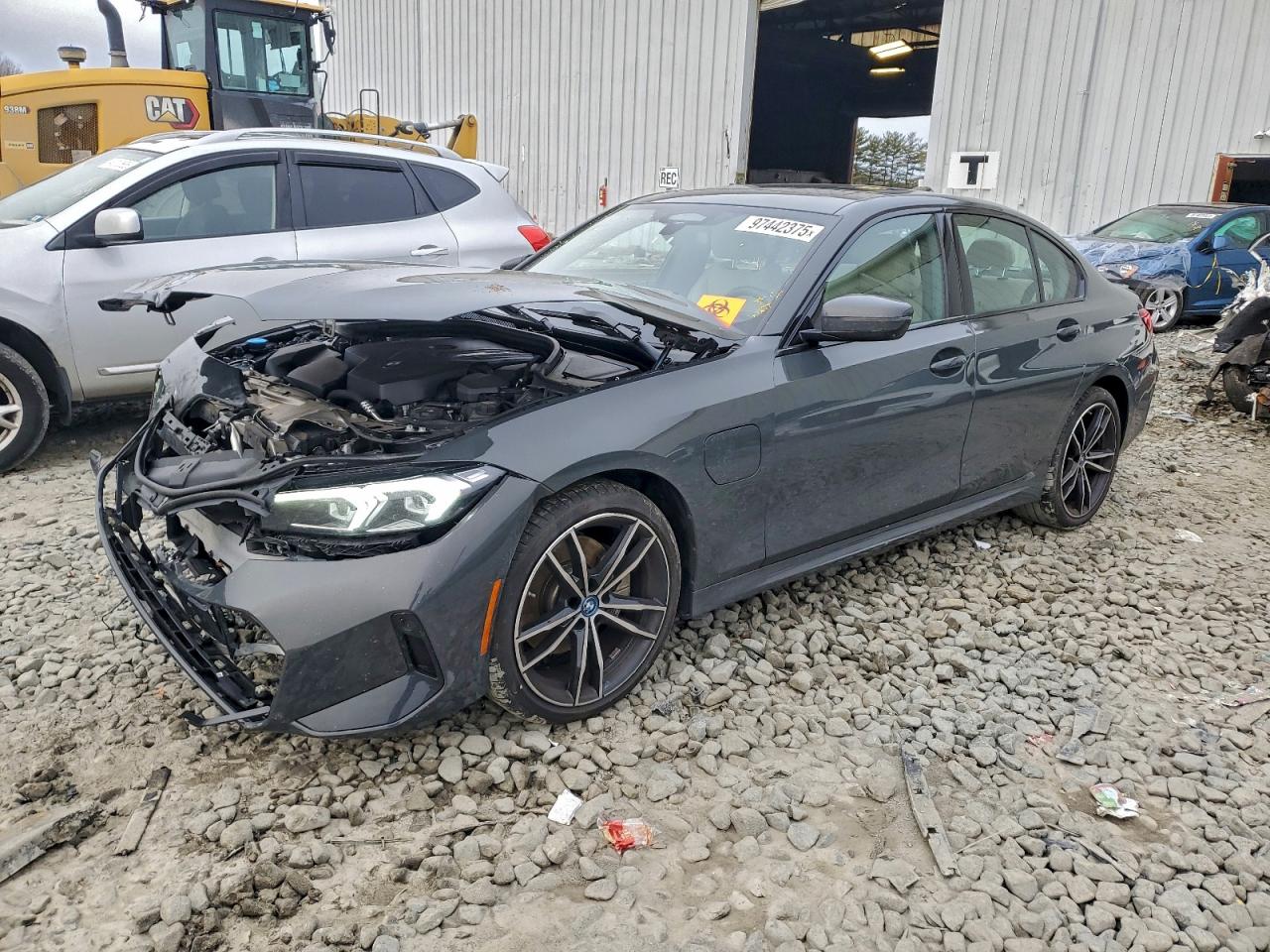 BMW 3 Series Image 1