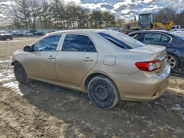 Toyota Corolla Base Image 9