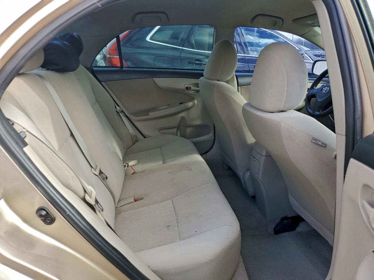 Toyota Corolla Base Image 13