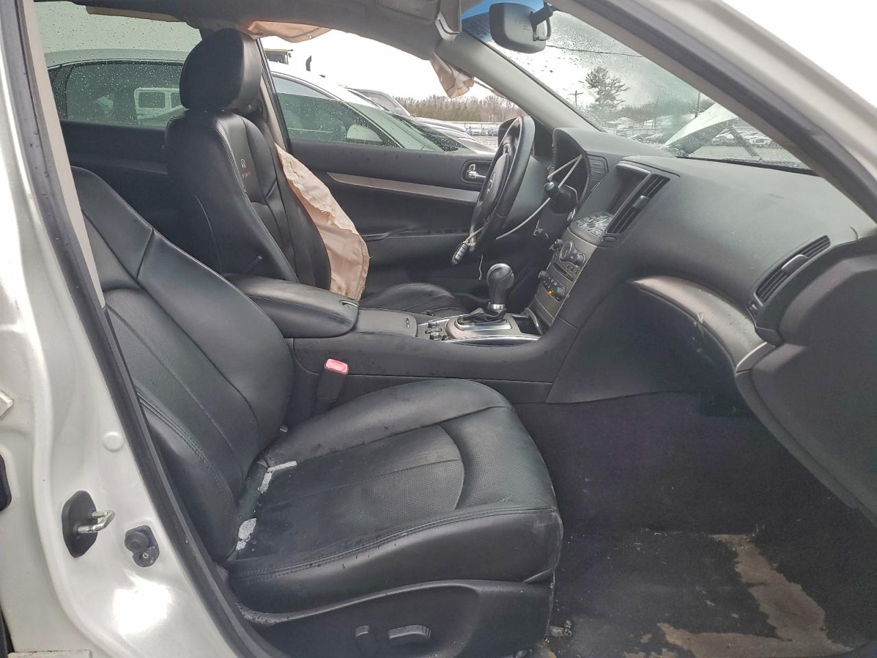 INFINITI G37 Image 9