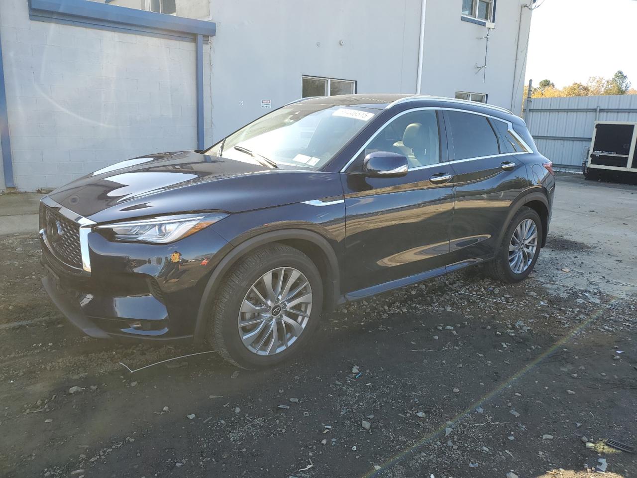 INFINITI Qx Luxe Image 1